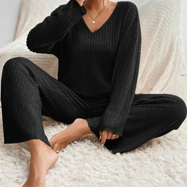 Elara | Two-Piece Suit With Straight Trousers and V-Neck Top