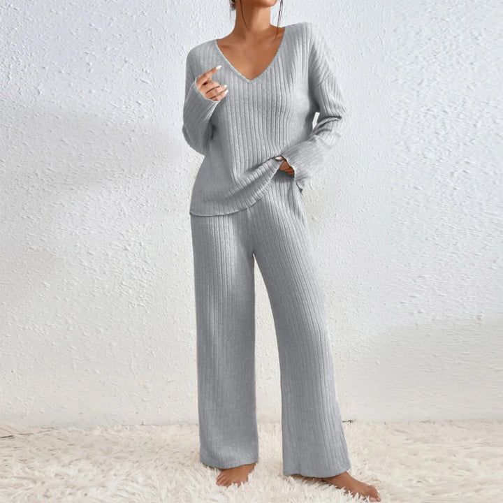 Elara | Two-Piece Suit With Straight Trousers and V-Neck Top